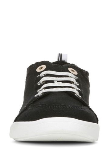 Letras Vionic Deslizando Em Bombas De Tênis