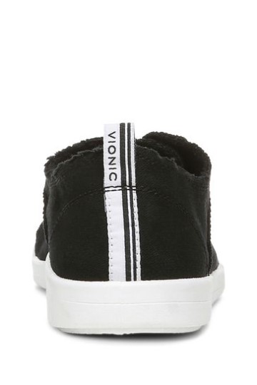 Letras Vionic Deslizando Em Bombas De Tênis