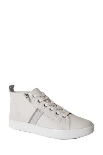 Tênis Cano Alto Branco Stevie Chukka Vionic